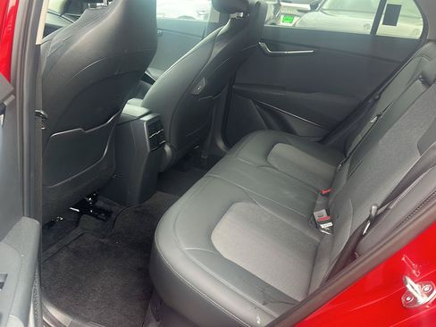 Used 2023 Kia Niro EX FWD image 7