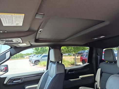 Used 2022 Chevrolet Silverado 1500 ZR2 w/ Technology Package AWD/4WD image 33