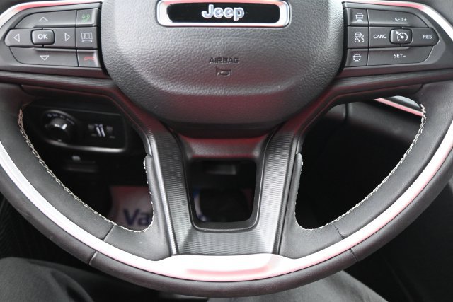 Used 2023 Jeep Grand Cherokee Altitude AWD/4WD image 18