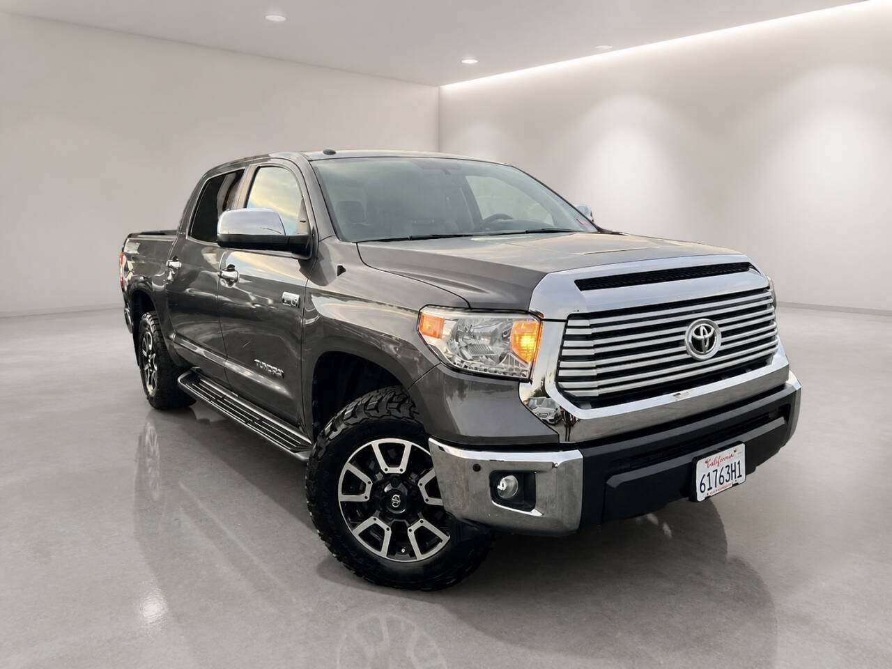 Used 2017 Toyota Tundra Limited w/ Limited Premium Package AWD/4WD image 1