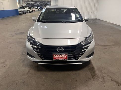 Used 2023 Nissan Versa SV image 8
