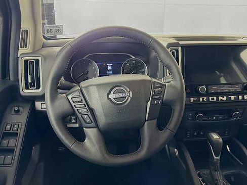 Certified 2025 Nissan Frontier SV w/ SV Convenience Package image 9