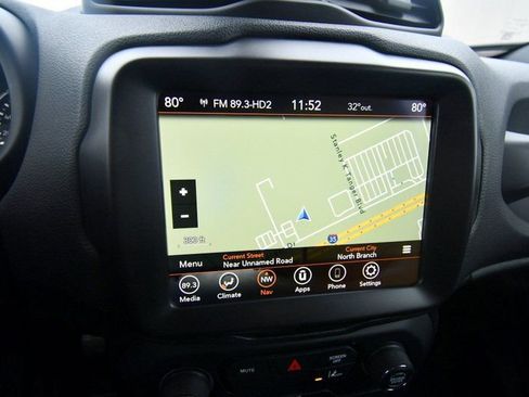 Used 2023 Jeep Renegade Latitude image 46