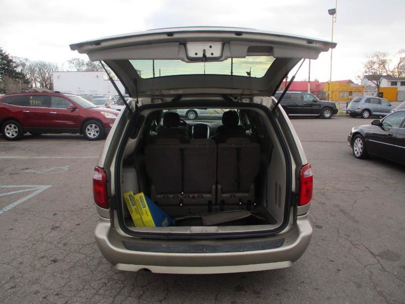 Used 2007 Chrysler Town & Country Touring FWD image 6