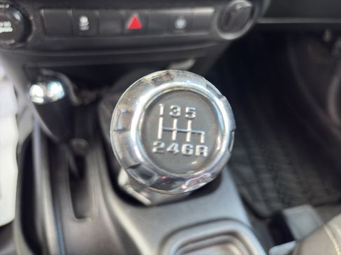 Used 2013 Jeep Wrangler Rubicon AWD/4WD image 15