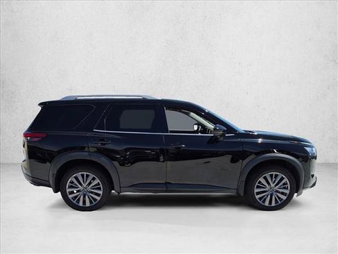 Used 2024 Nissan Pathfinder SL w/ SL Premium Package FWD image 4