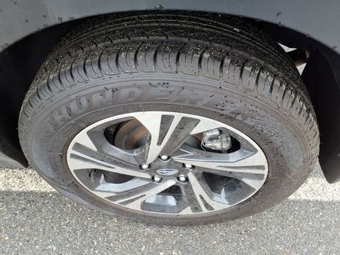 Used 2024 Subaru Crosstrek 2.0i Premium AWD/4WD image 9