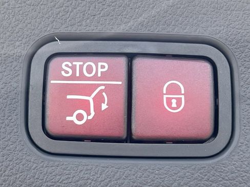 New 2025 Mercedes-Benz GLC 350e 4MATIC image 16