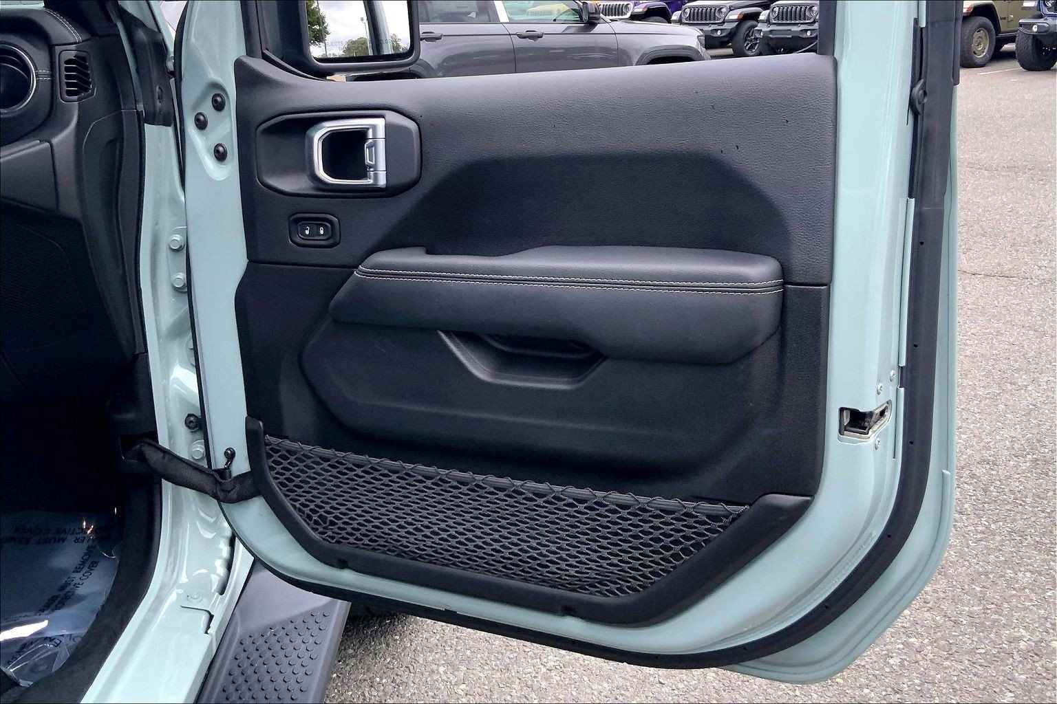 Used 2023 Jeep Wrangler Unlimited Sahara w/ Cold Weather Group AWD/4WD image 22