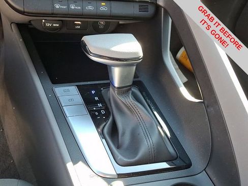 Used 2024 Hyundai Elantra SEL image 15