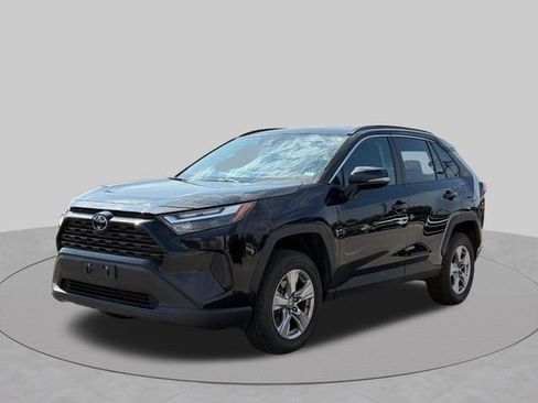 Used 2024 Toyota RAV4 XLE AWD/4WD image 9