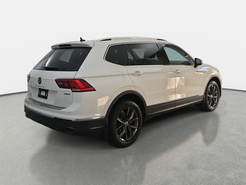 Certified 2022 Volkswagen Tiguan SE image 3