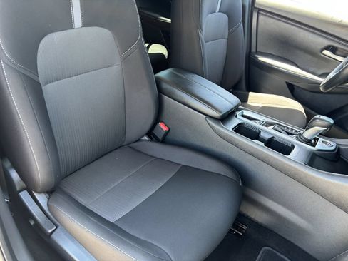 Used 2024 Nissan Sentra SV FWD image 11