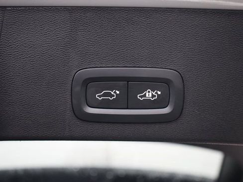 Used 2024 Volvo XC40 B5 Plus w/ Climate Package image 27