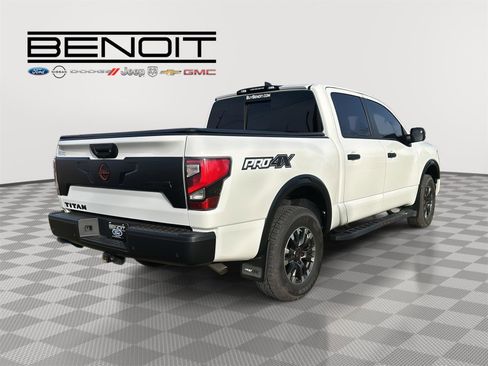 Used 2024 Nissan Titan PRO-4X w/ Pro-4x Convenience Package image 5