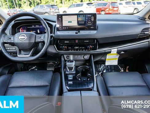 Used 2025 Nissan Rogue SL FWD image 24