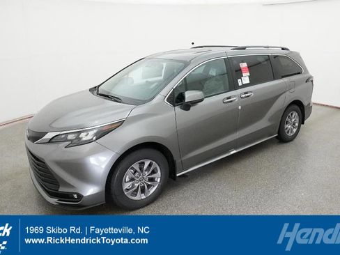 New 2026 Toyota Sienna XLE FWD image 1