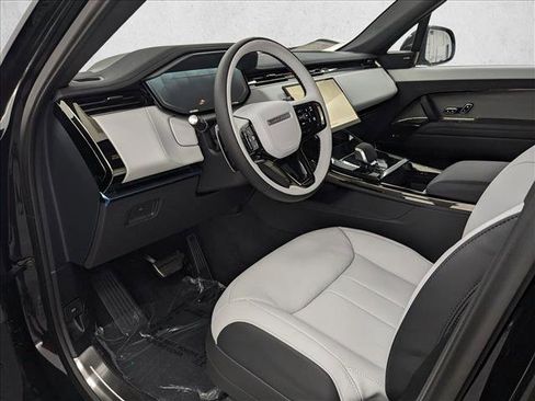 New 2025 Land Rover Range Rover Sport Dynamic SE image 4