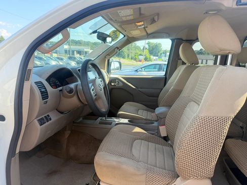 Used 2015 Nissan Frontier SV RWD image 10