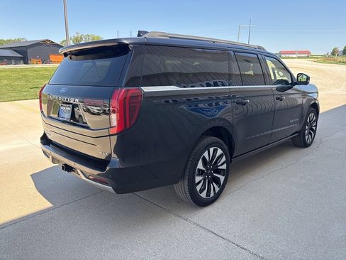 Used 2025 Ford Expedition Max Platinum w/ Driver's Package AWD/4WD image 4