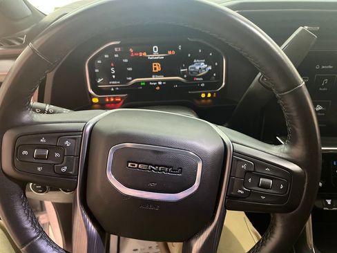Used 2024 GMC Sierra 2500 Denali Ultimate AWD/4WD image 17