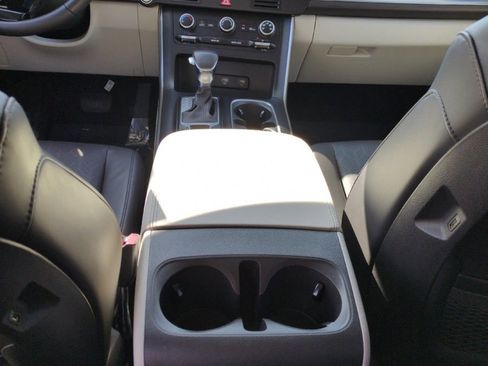 Used 2023 Kia Carnival LX FWD image 34