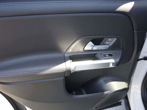 Used 2023 Mercedes-Benz GLB 250 image 9