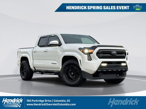 Used 2025 Toyota Tacoma SR5 image 1