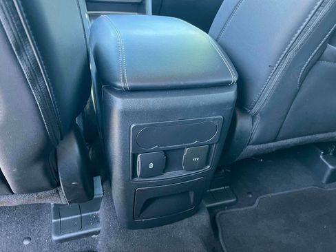 Used 2023 Ford Explorer XLT w/ Equipment Group 202A AWD/4WD image 26
