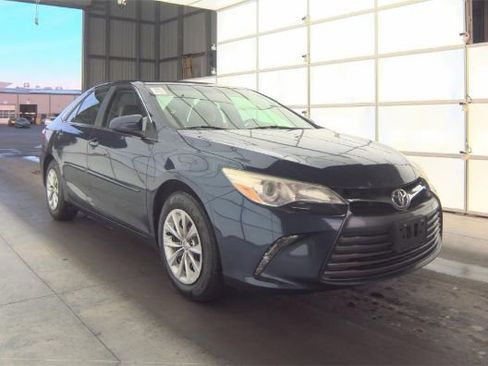 Used 2015 Toyota Camry LE image 1