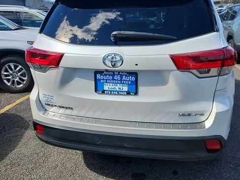 Used 2018 Toyota Highlander XLE AWD/4WD image 5