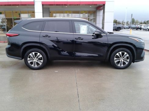 Used 2021 Toyota Highlander XLE image 8