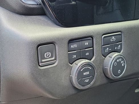Used 2023 Chevrolet Silverado 1500 LT AWD/4WD image 8