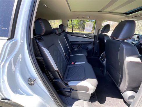 Used 2024 Volkswagen Atlas Peak Edition SE AWD/4WD image 16