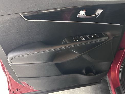 Used 2019 Kia Sorento LX image 39