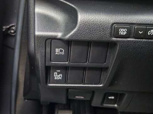 Used 2018 Lexus IS 300 w/ Accessory Package image 18