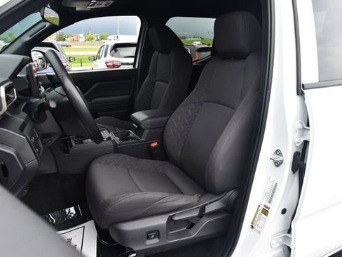 Used 2025 Toyota Tacoma SR AWD/4WD image 18