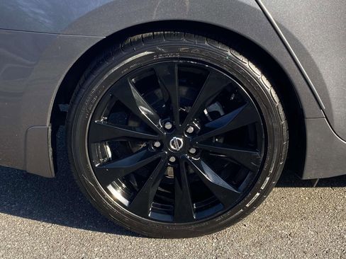 Used 2022 Nissan Maxima SR w/ Sport Mat Group image 8