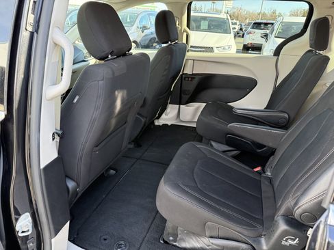 Used 2023 Chrysler Voyager LX image 12