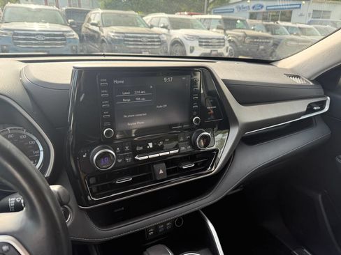 Used 2022 Toyota Highlander XLE AWD/4WD image 33