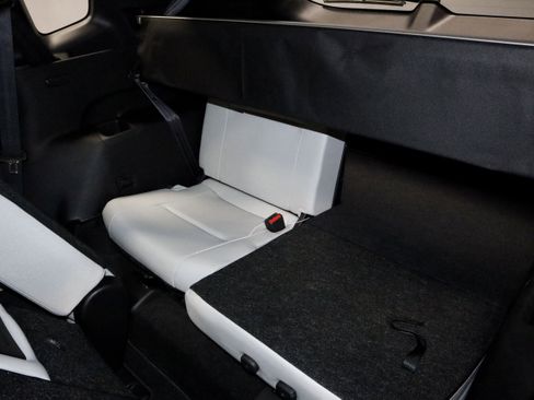 New 2025 Mitsubishi Outlander SE image 16