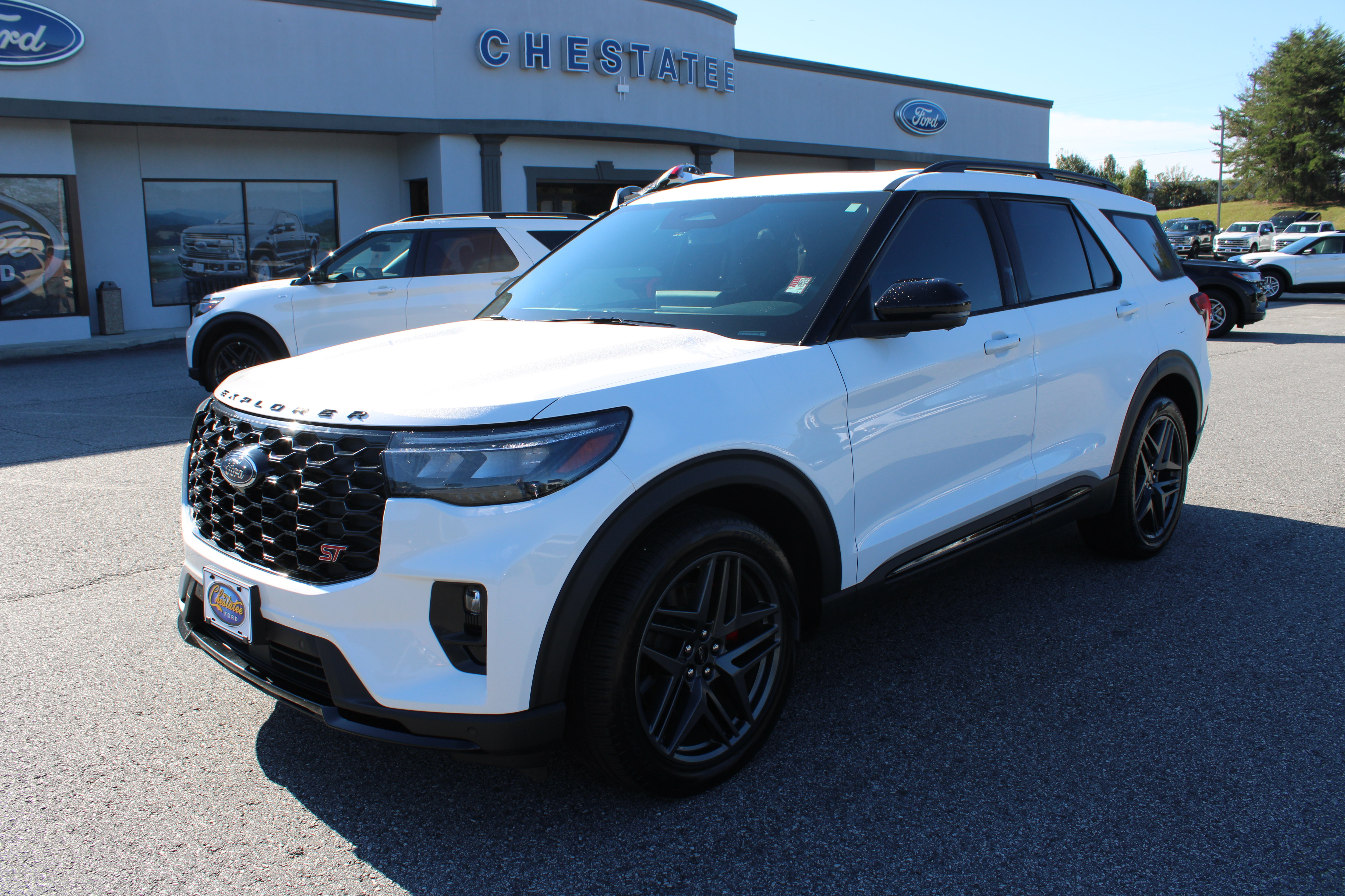 Used 2025 Ford Explorer ST w/ Sun And Sound Package AWD/4WD image 2