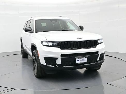 New 2025 Jeep Grand Cherokee L Altitude image 3