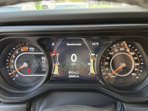 Used 2025 Jeep Wrangler Unlimited Sahara AWD/4WD image 26