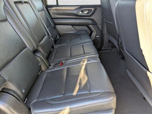 Used 2021 Chevrolet Suburban LT image 19