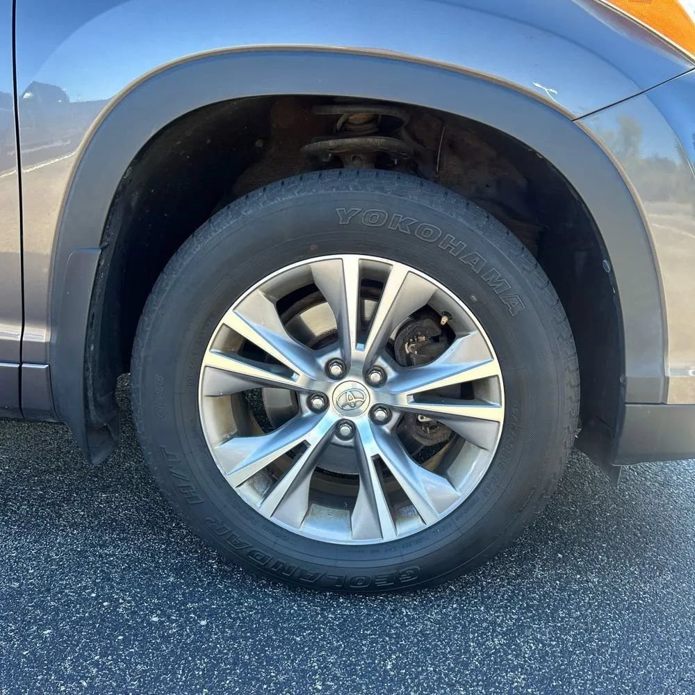 Used 2014 Toyota Highlander XLE AWD/4WD image 14