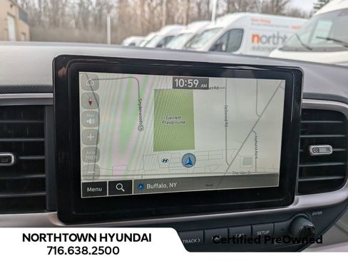 Used 2023 Hyundai Venue Limited image 10