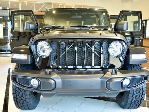 Used 2021 Jeep Gladiator Sport AWD/4WD image 2