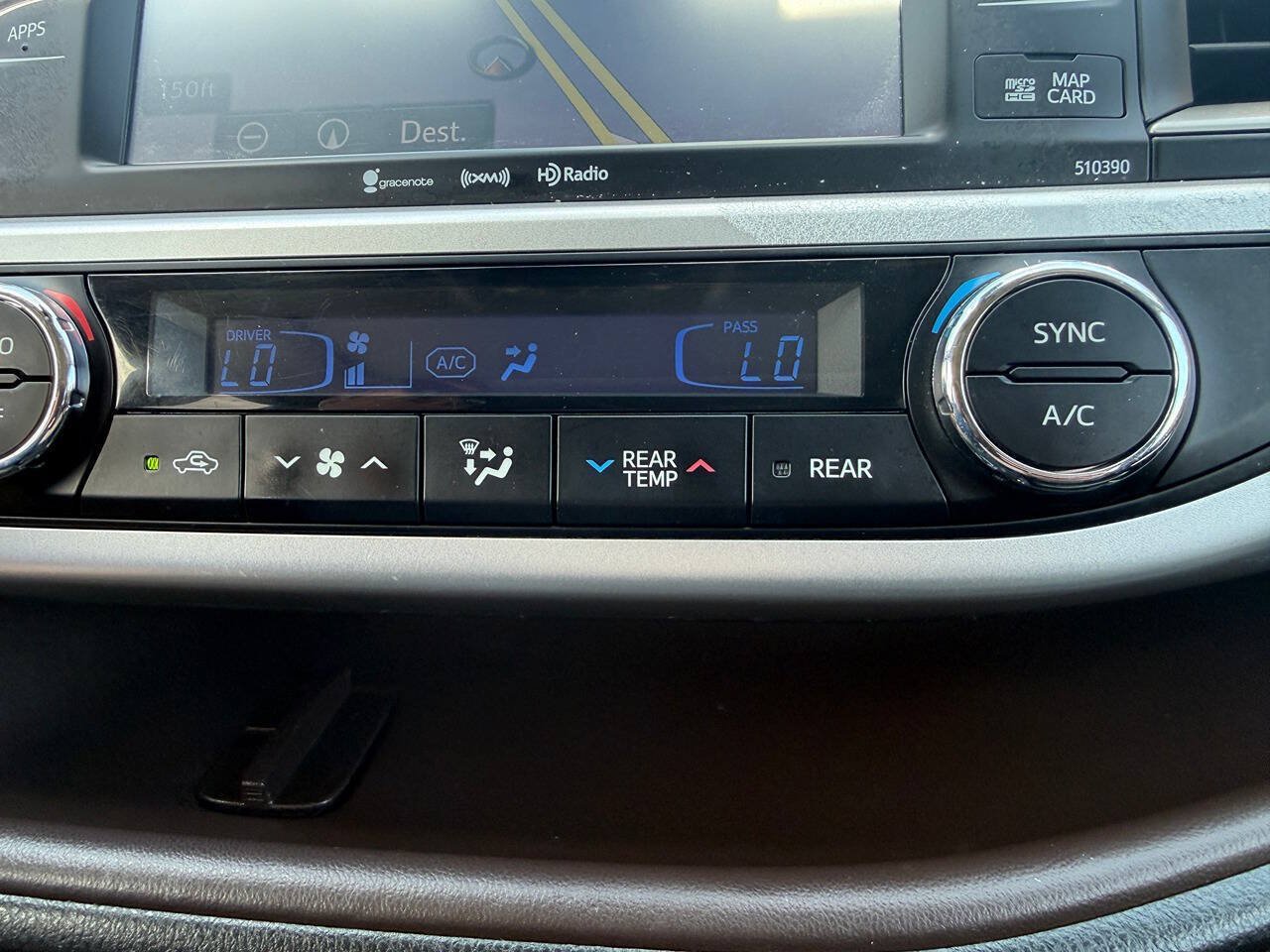 Used 2019 Toyota Highlander XLE AWD/4WD image 46
