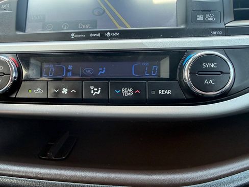 Used 2019 Toyota Highlander XLE AWD/4WD image 46